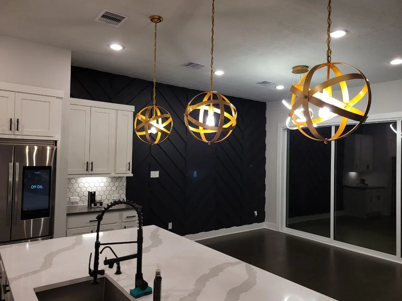 tricorn black accent wall behind kitchen in Sweetwater home